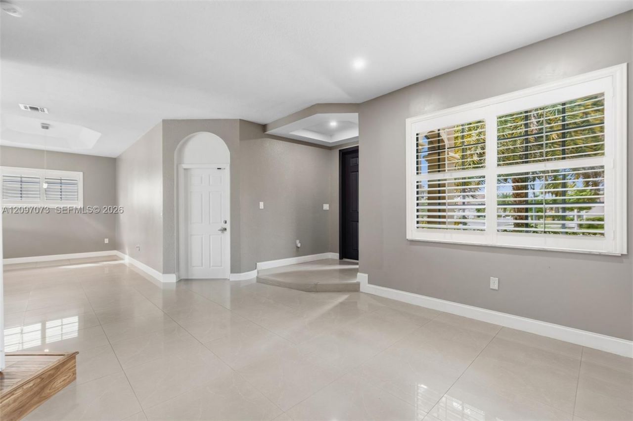 2001 NW 99th Ter, Pembroke Pines, FL 33024 Photo