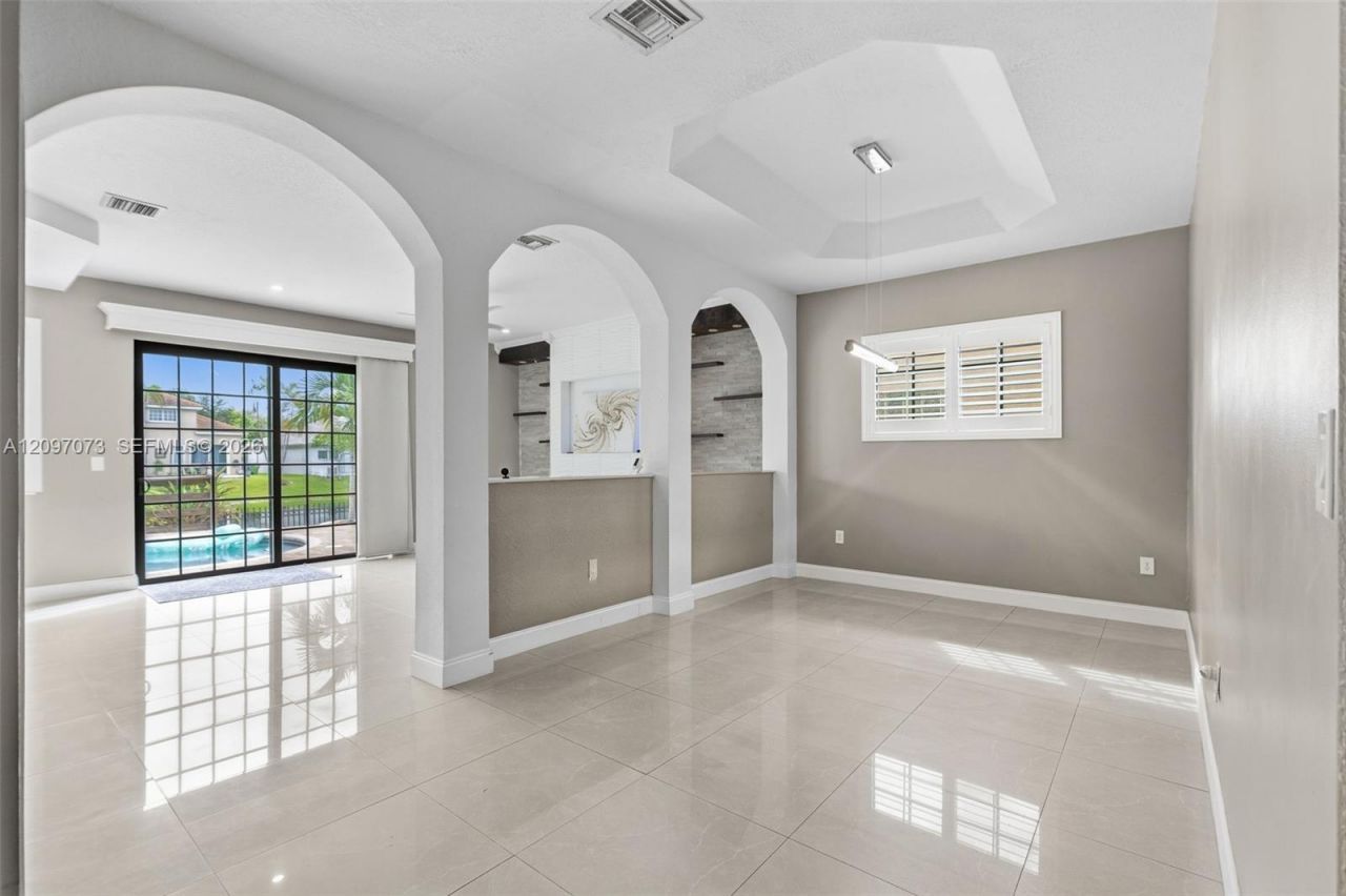 2001 NW 99th Ter, Pembroke Pines, FL 33024 Photo
