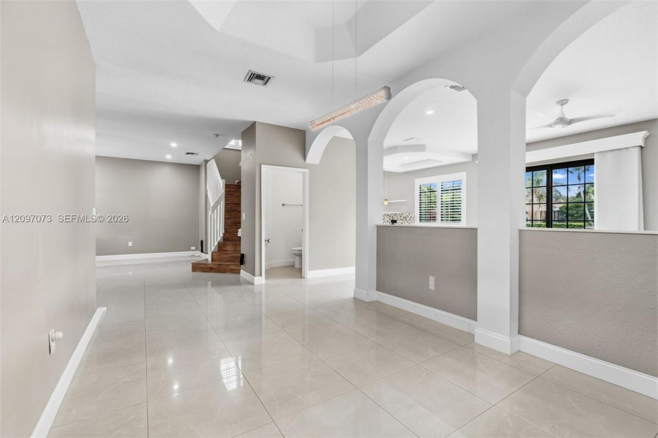 2001 NW 99th Ter, Pembroke Pines, FL 33024 Photo