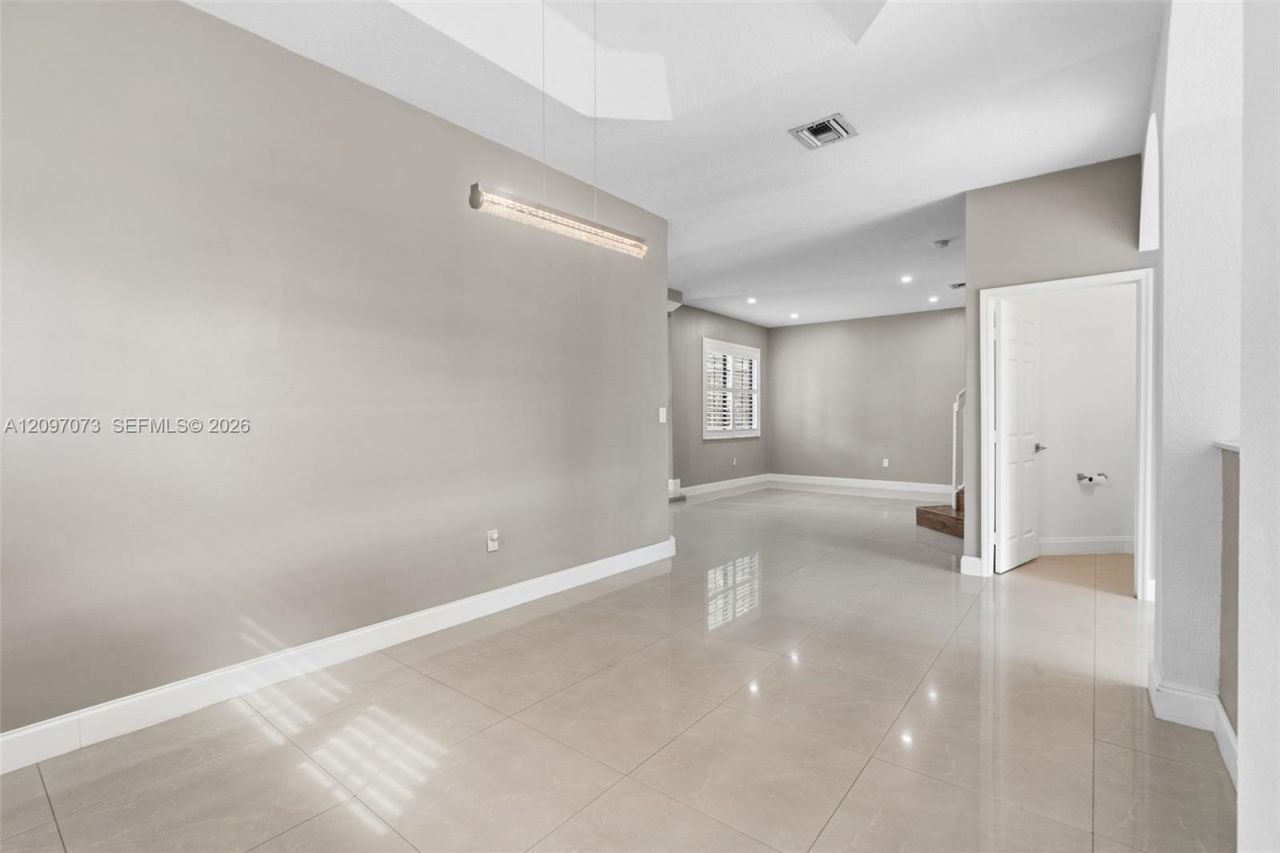 2001 NW 99th Ter, Pembroke Pines, FL 33024 Photo
