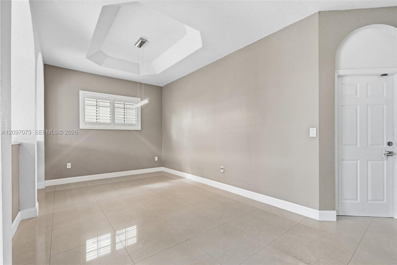 2001 NW 99th Ter, Pembroke Pines, FL 33024 Photo