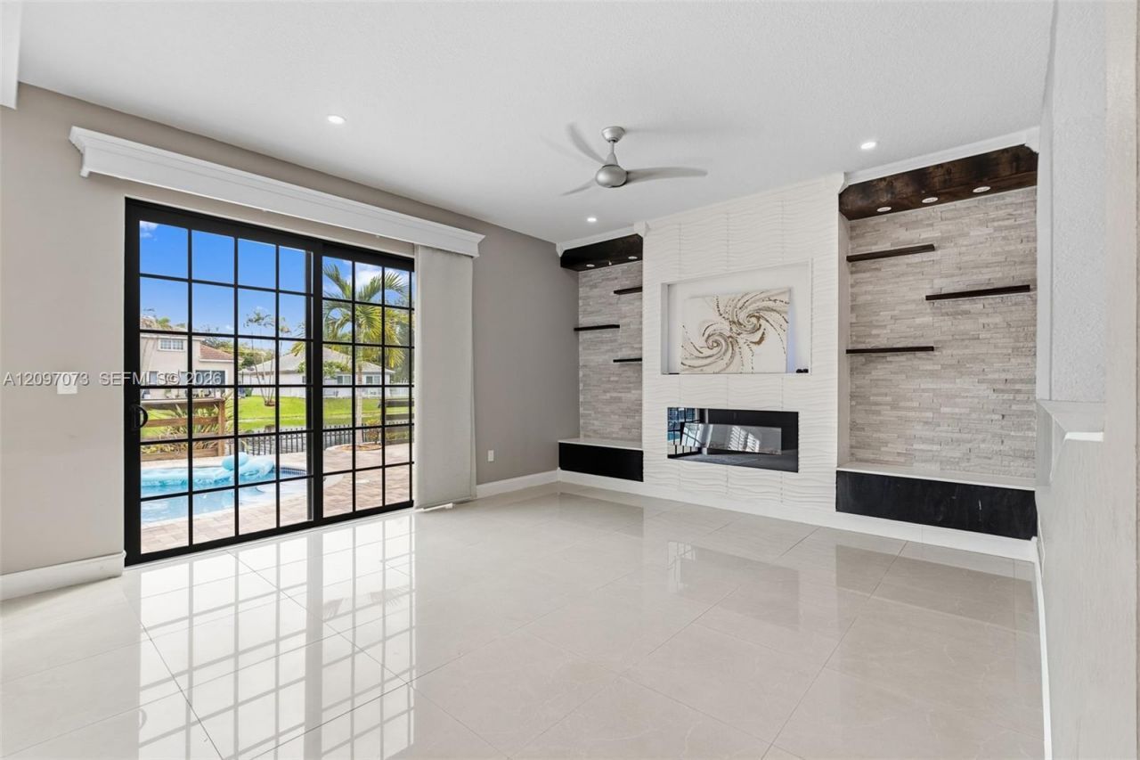 2001 NW 99th Ter, Pembroke Pines, FL 33024 Photo