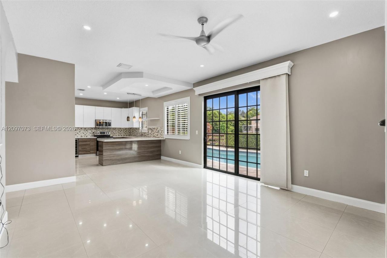 2001 NW 99th Ter, Pembroke Pines, FL 33024 Photo