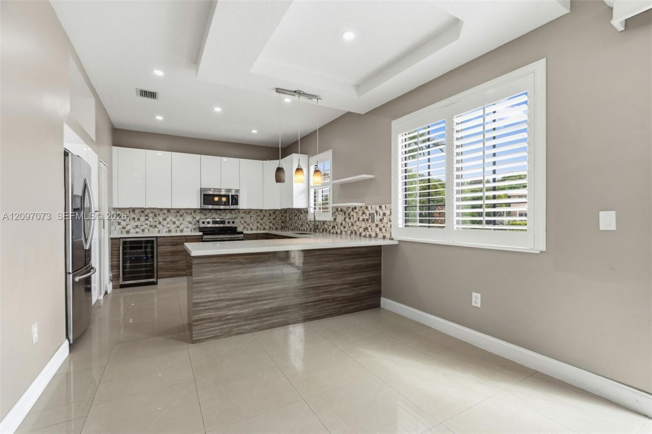 2001 NW 99th Ter, Pembroke Pines, FL 33024 Photo