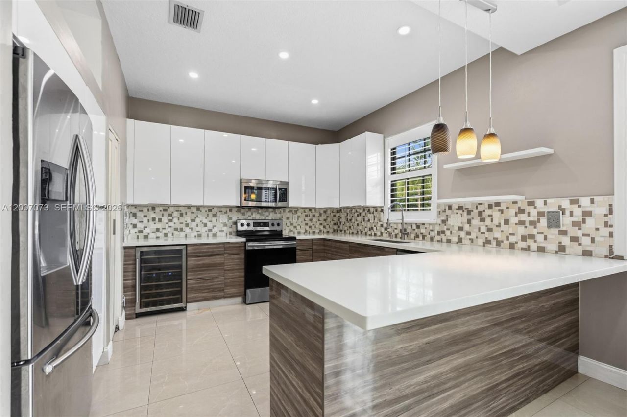 2001 NW 99th Ter, Pembroke Pines, FL 33024 Photo