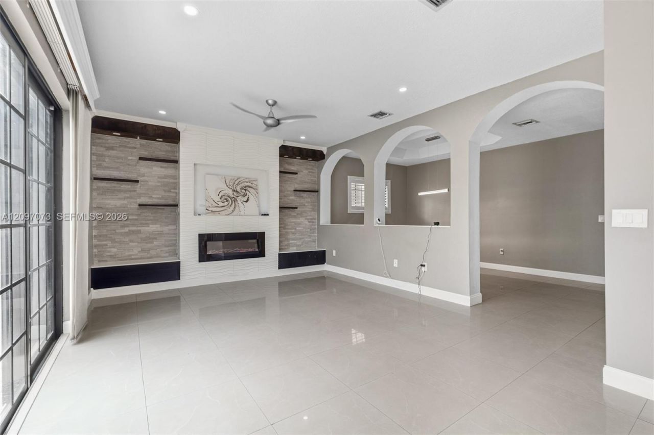 2001 NW 99th Ter, Pembroke Pines, FL 33024 Photo