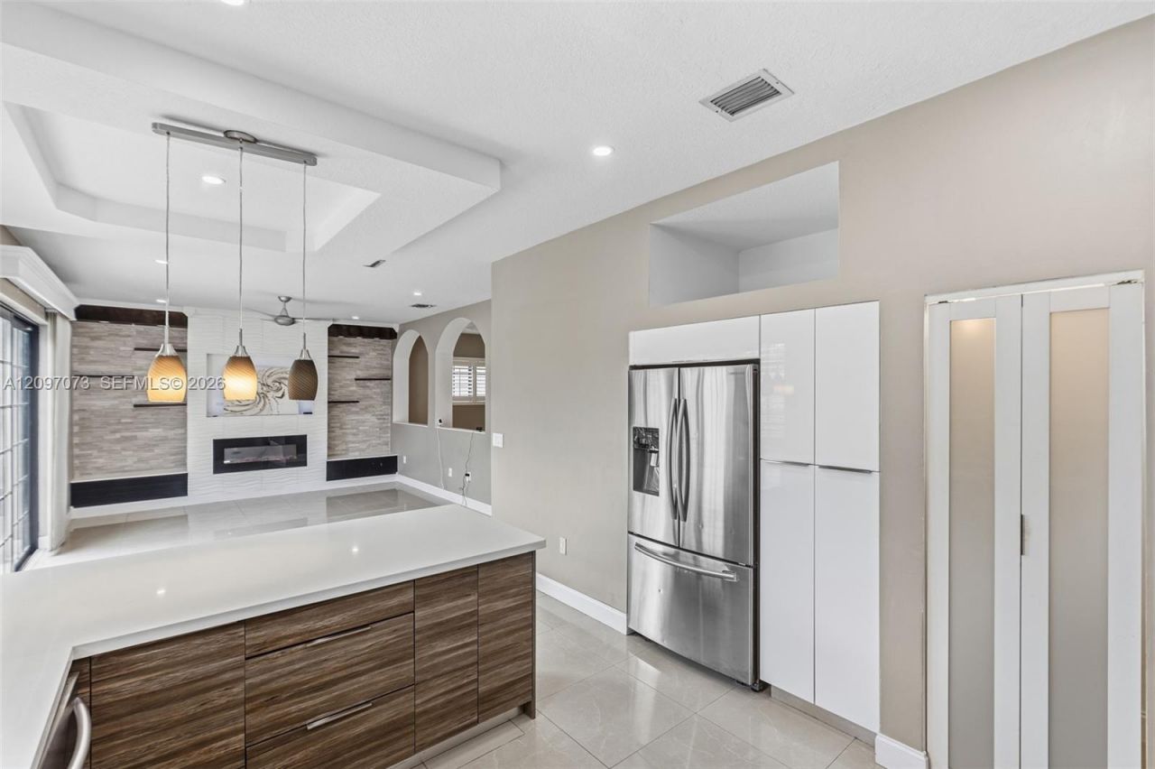 2001 NW 99th Ter, Pembroke Pines, FL 33024 Photo