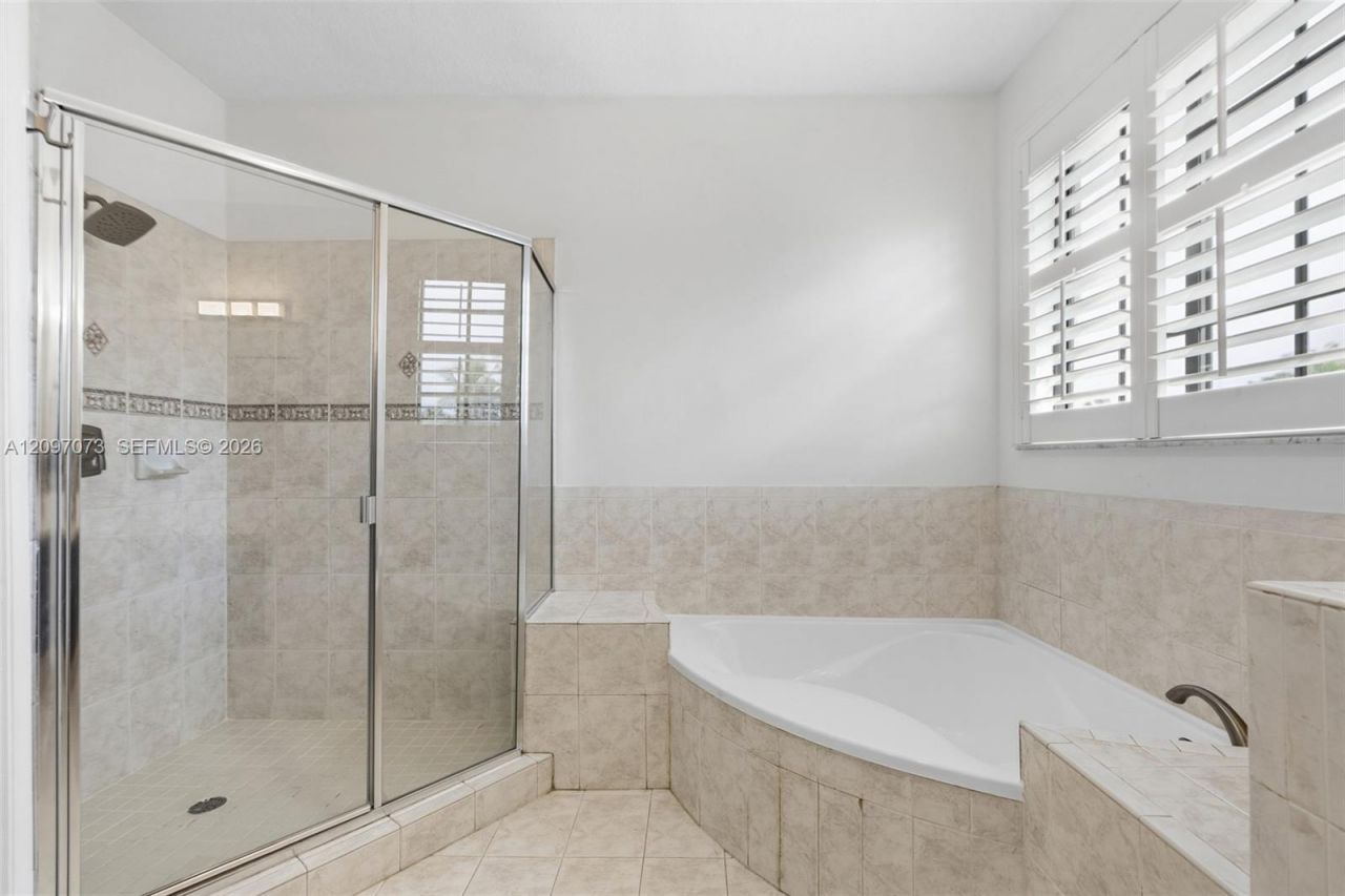 2001 NW 99th Ter, Pembroke Pines, FL 33024 Photo