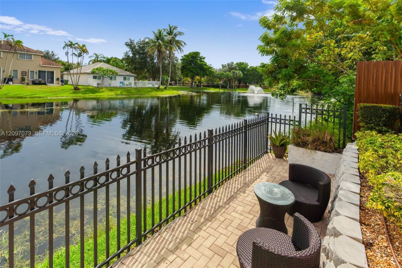 2001 NW 99th Ter, Pembroke Pines, FL 33024 Photo