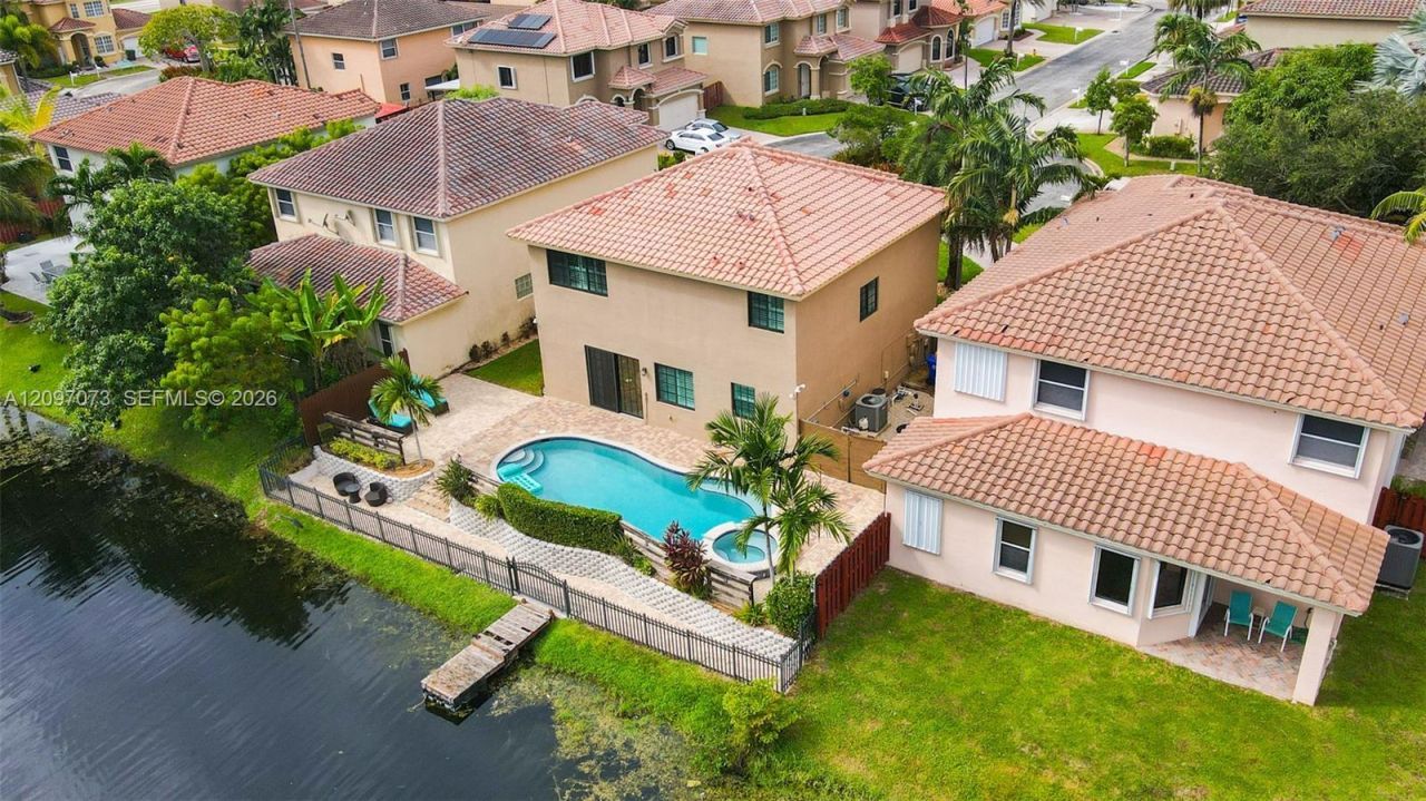 2001 NW 99th Ter, Pembroke Pines, FL 33024 Photo
