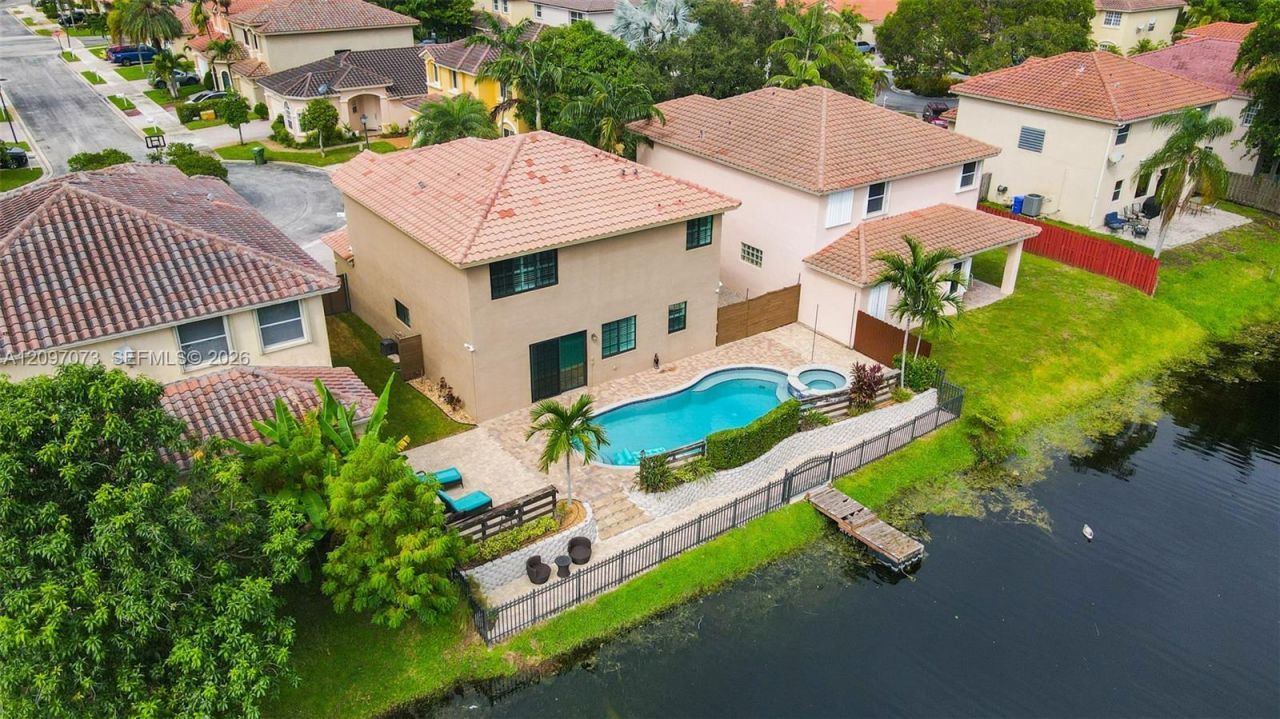 2001 NW 99th Ter, Pembroke Pines, FL 33024 Photo