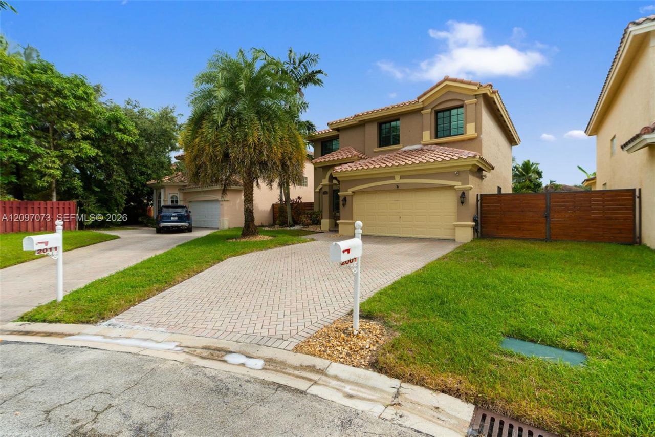2001 NW 99th Ter, Pembroke Pines, FL 33024 Photo