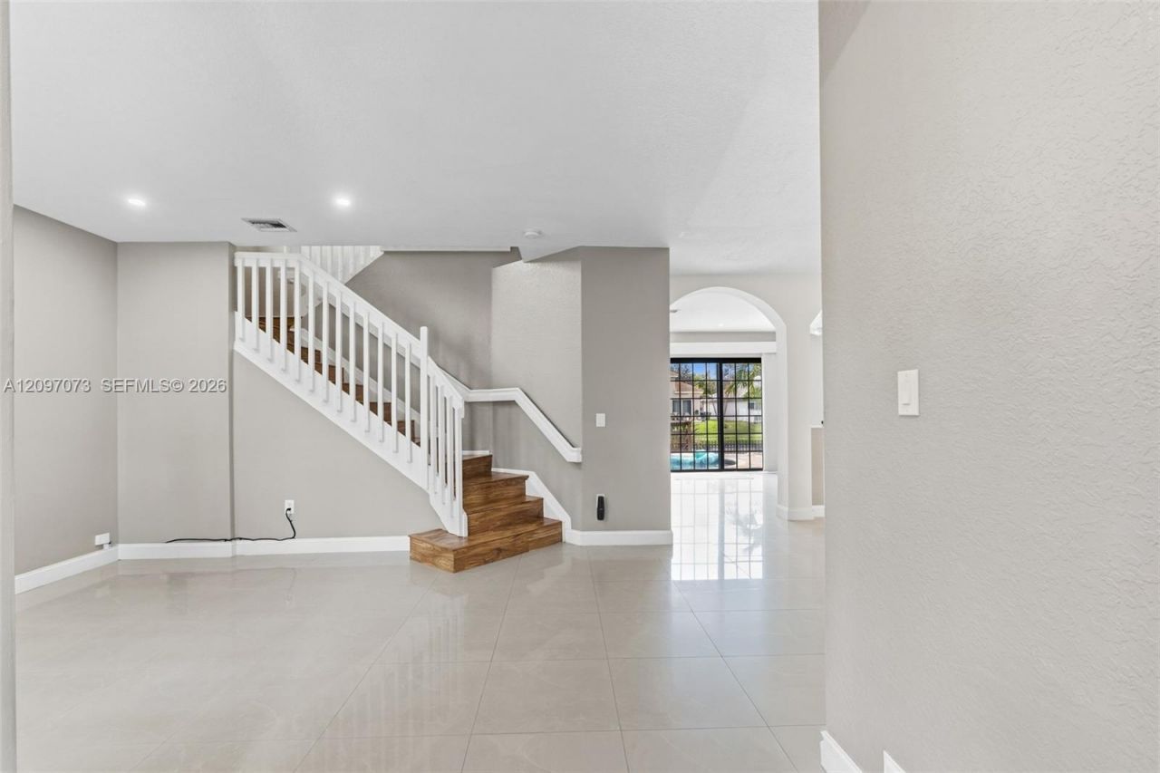 2001 NW 99th Ter, Pembroke Pines, FL 33024 Photo