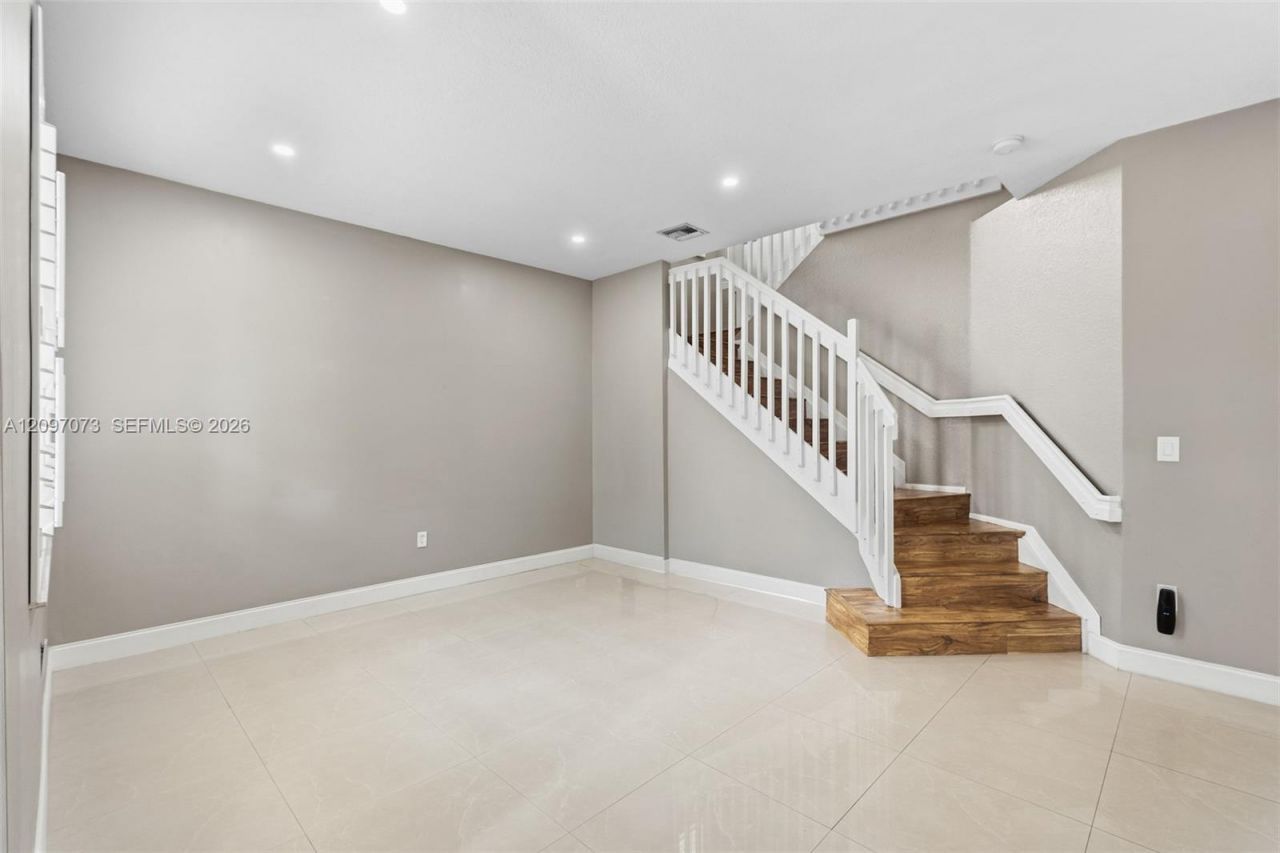 2001 NW 99th Ter, Pembroke Pines, FL 33024 Photo