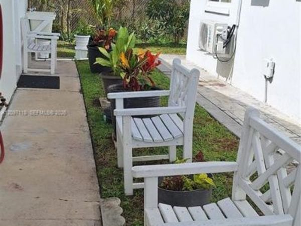Lauderdale Lakes, FL 33319