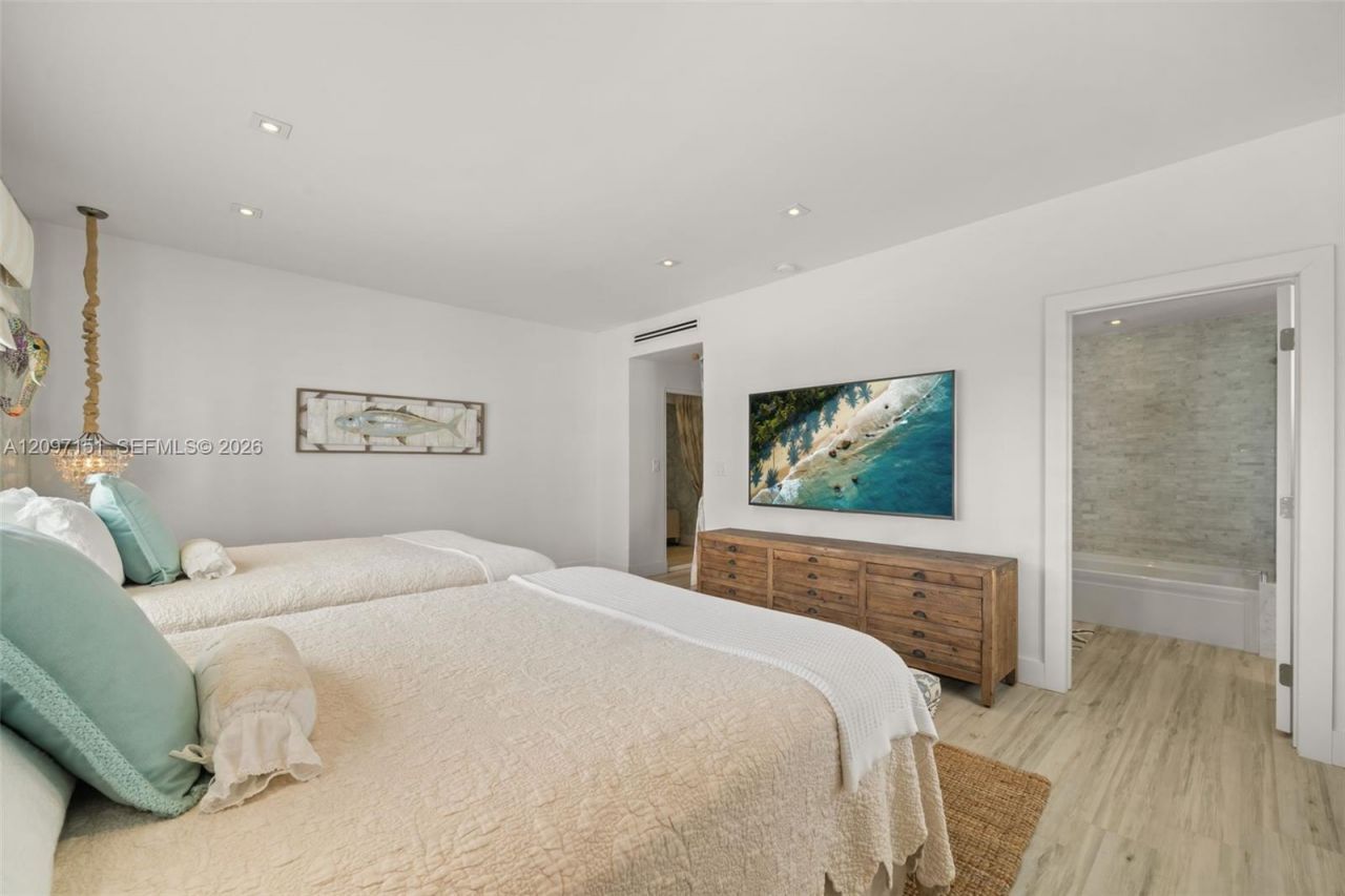 4925 Collins Ave , Unit 4A, Miami Beach, FL 33140 Photo