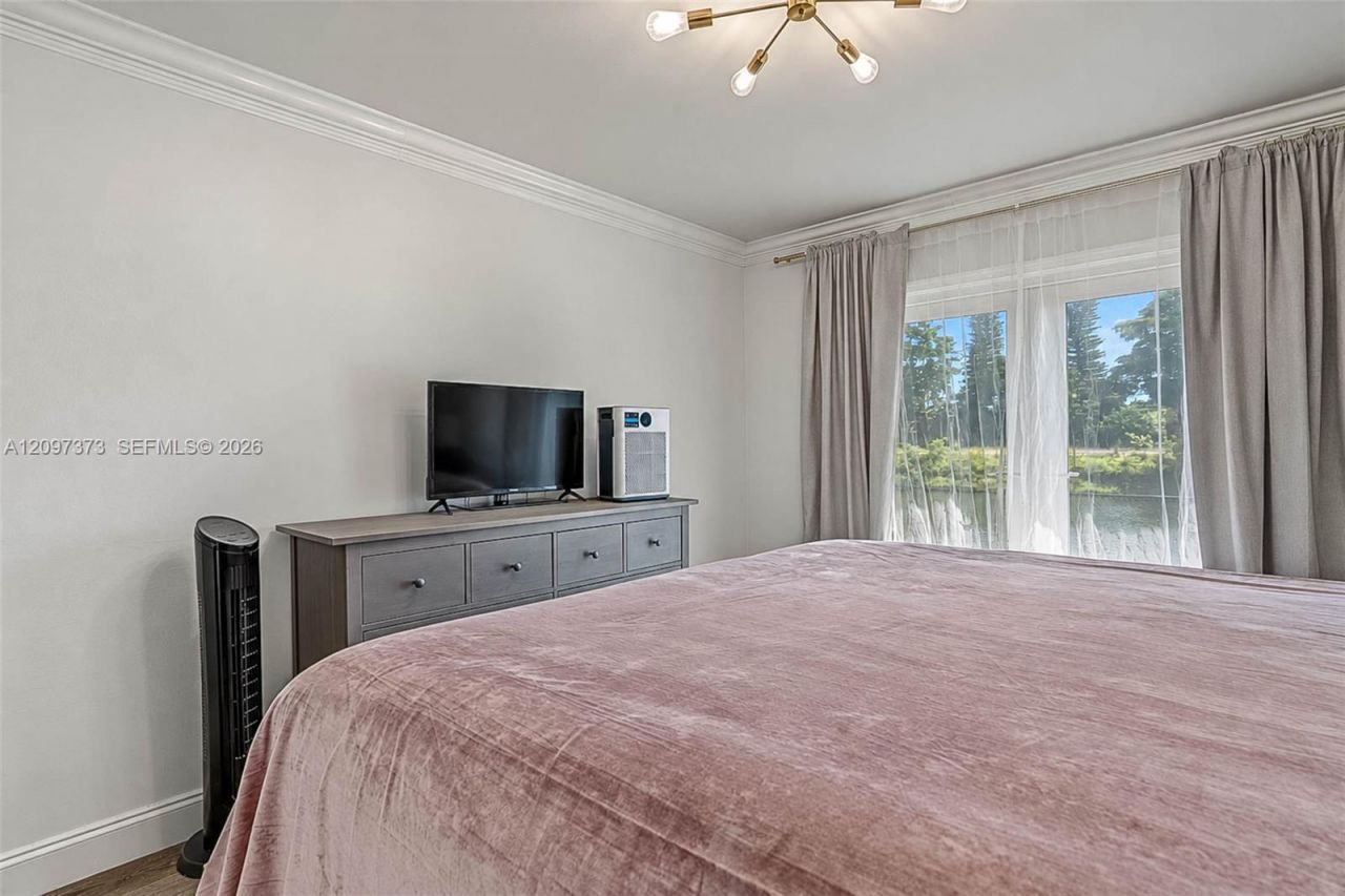 7904 NW 66th Ter, Tamarac, FL 33321 Photo