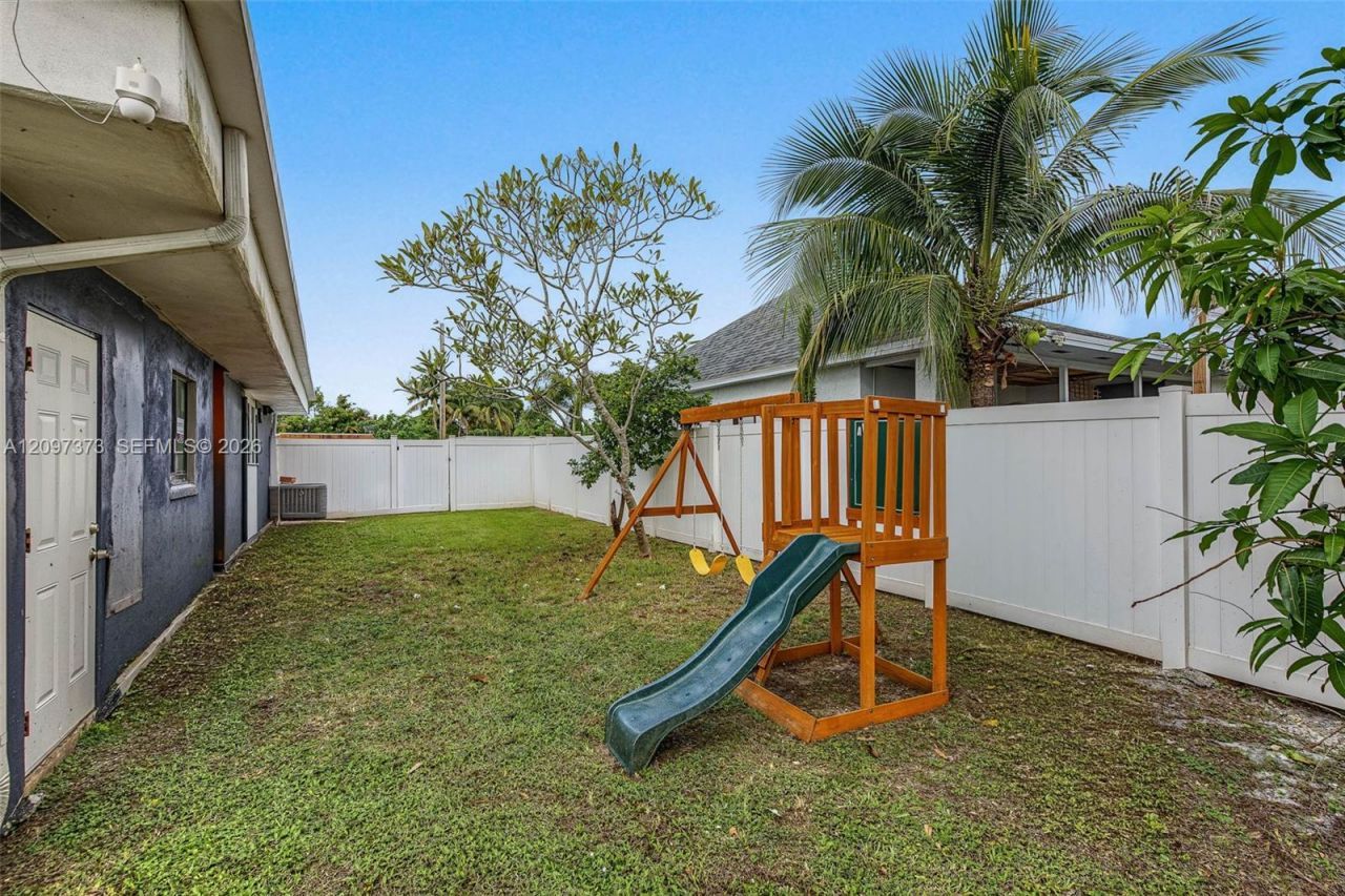 7904 NW 66th Ter, Tamarac, FL 33321 Photo