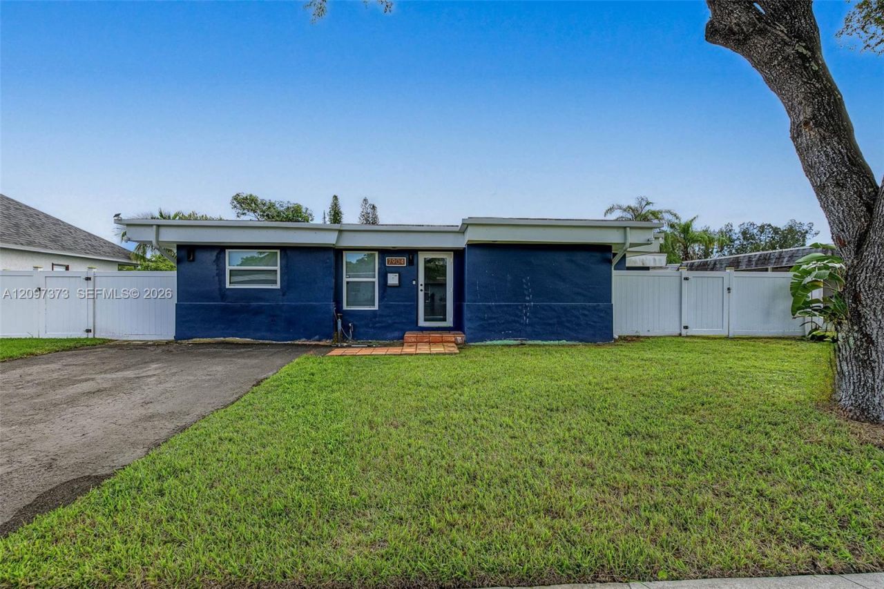7904 NW 66th Ter, Tamarac, FL 33321 Photo