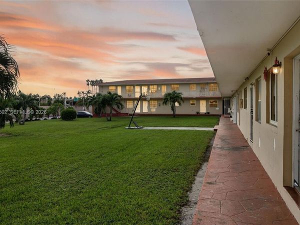 2551 NW 13th St , Unit 10, Miami, FL 33125