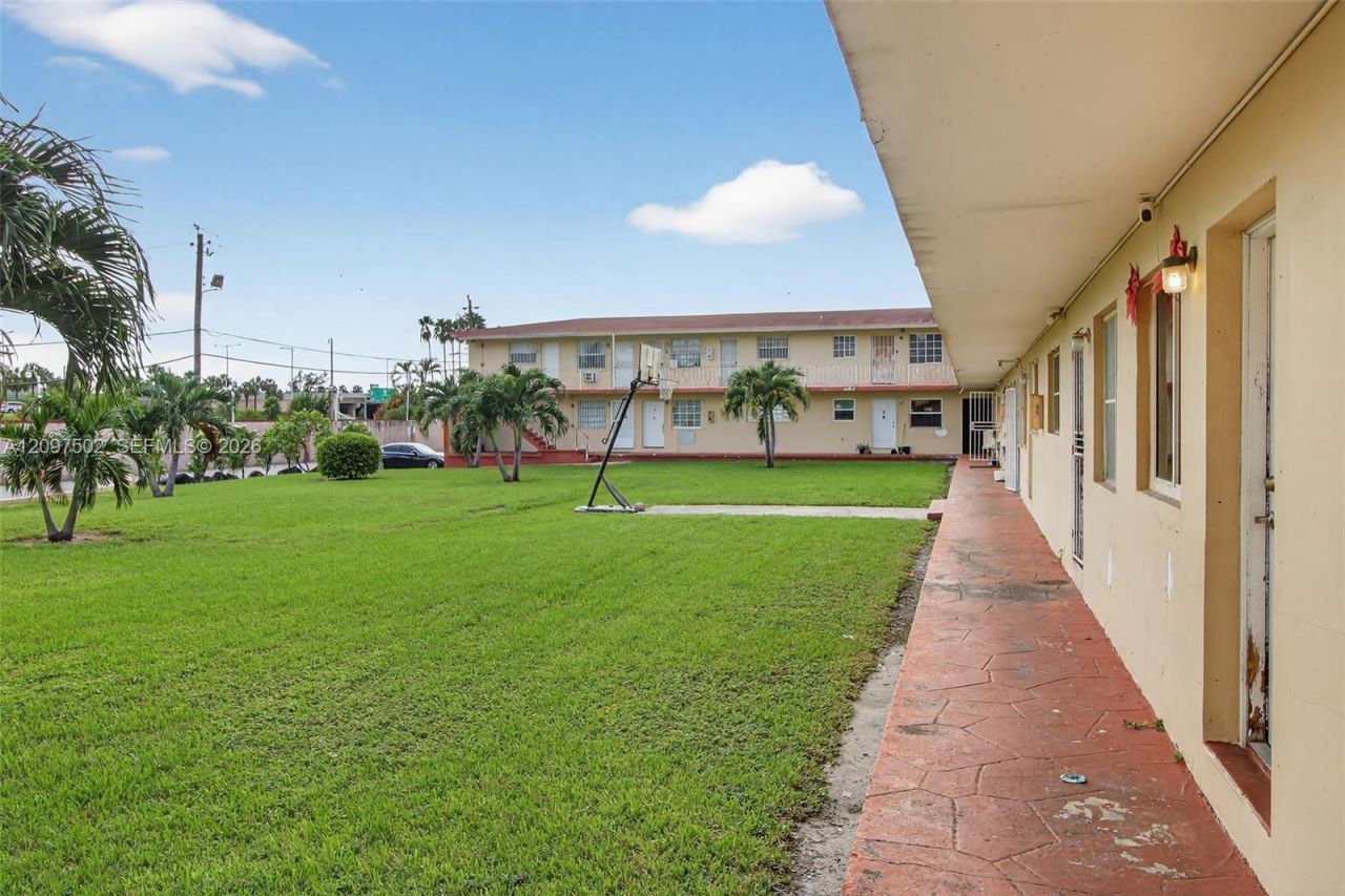2551 NW 13th St , Unit 10, Miami, FL 33125 Photo
