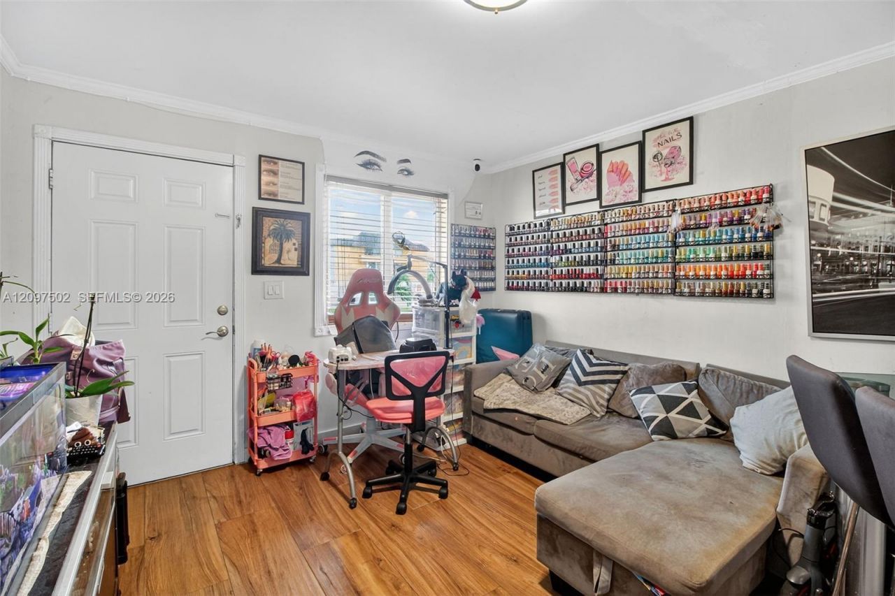 2551 NW 13th St , Unit 10, Miami, FL 33125 Photo