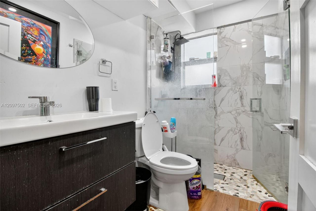 2551 NW 13th St , Unit 10, Miami, FL 33125 Photo