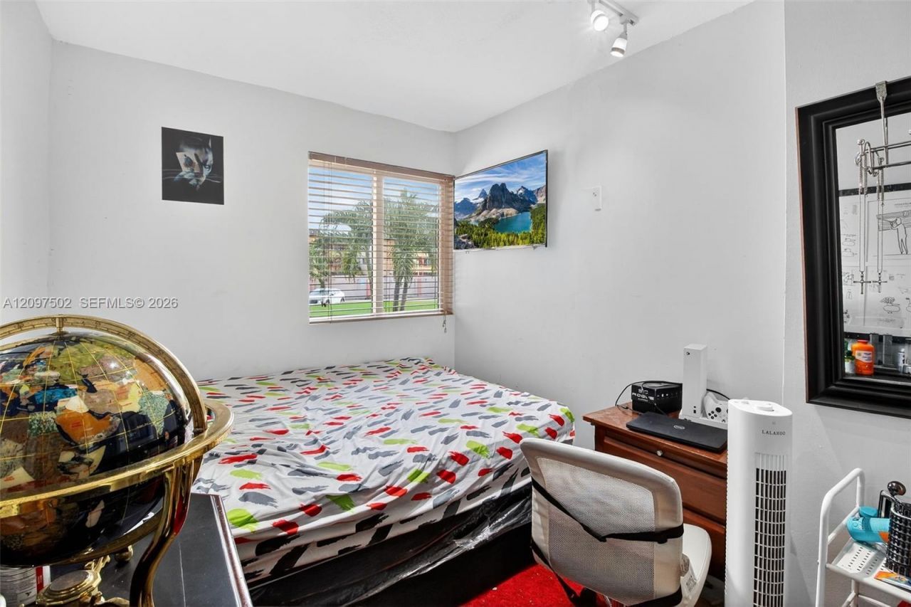2551 NW 13th St , Unit 10, Miami, FL 33125 Photo