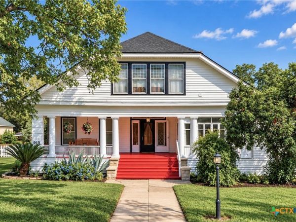 915 Saint Lawrence Street , Gonzales, TX 78629