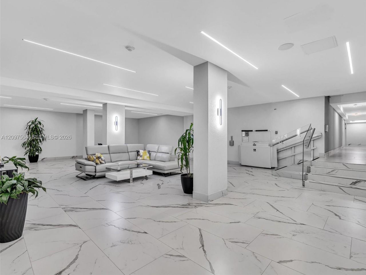 1904 S Ocean Dr , Unit 905, Hallandale Beach, FL 33009 Photo