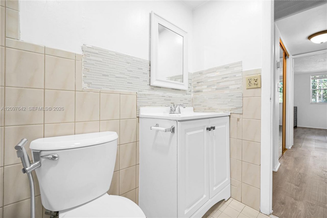 1681 NW 70th Ave , Unit 205, Plantation, FL 33313 Photo