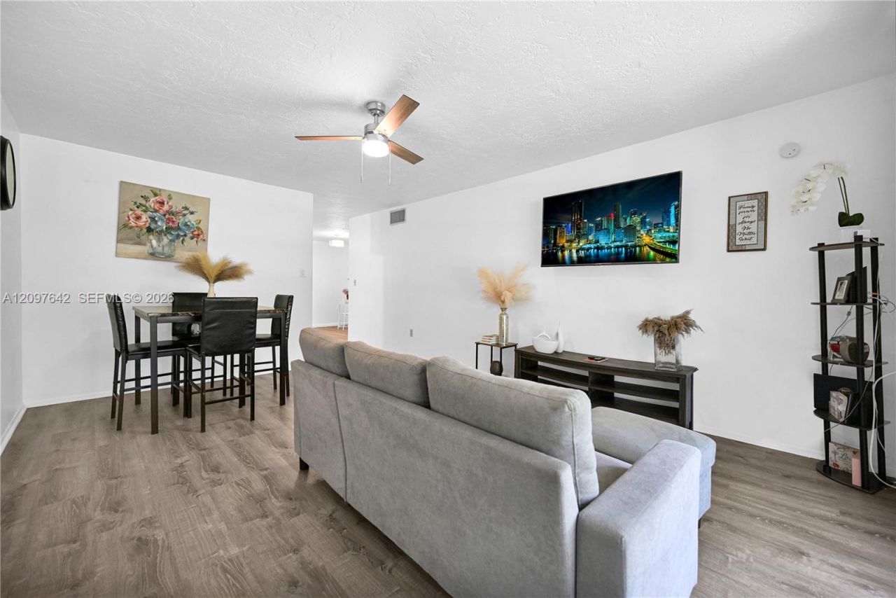 1681 NW 70th Ave , Unit 205, Plantation, FL 33313 Photo