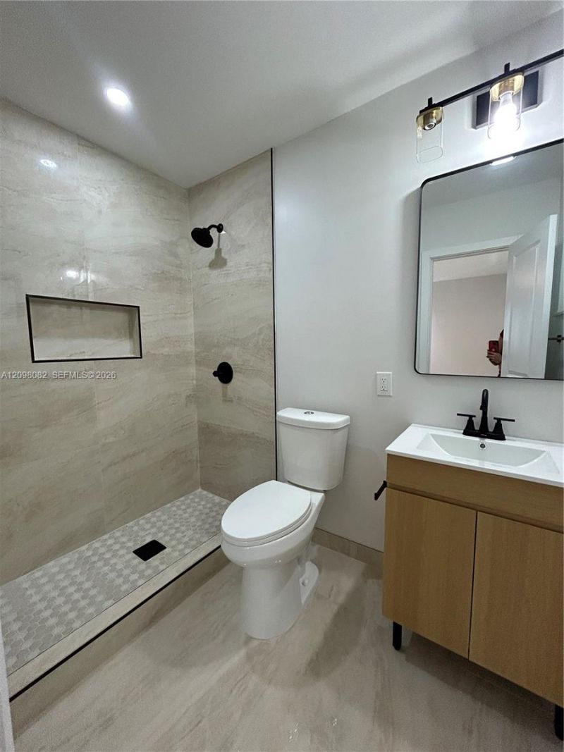 3521 SW 3rd St , Unit 3523, Miami, FL 33135 Photo