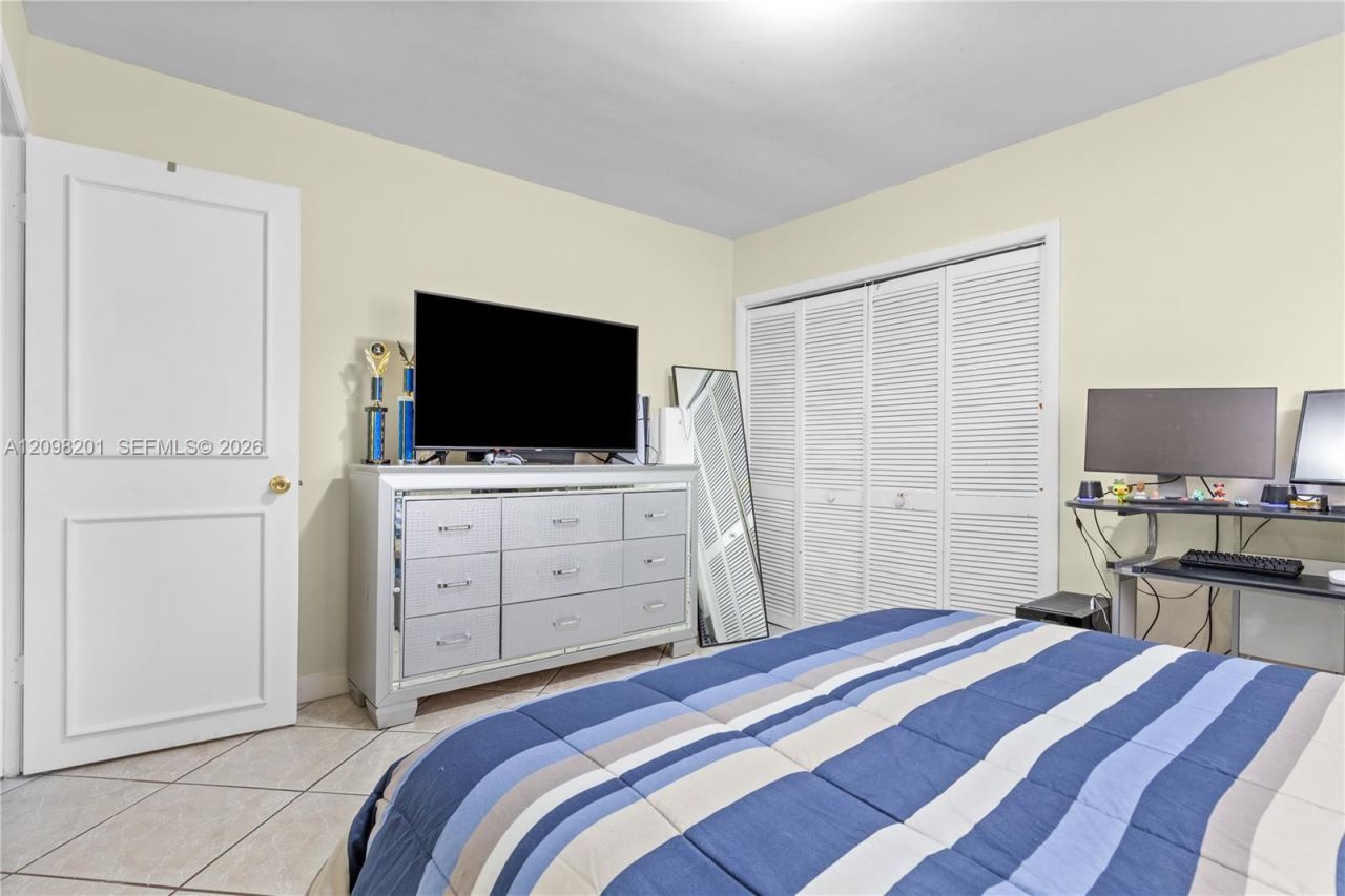 2450 SW 90th Ave , Miami, FL 33165 Photo