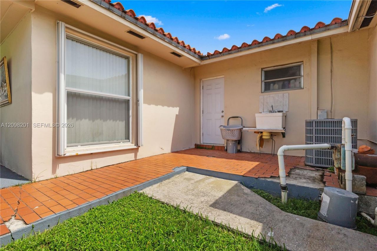 2450 SW 90th Ave , Miami, FL 33165 Photo