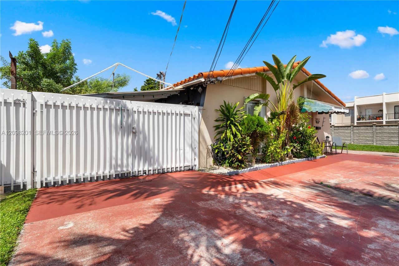 2450 SW 90th Ave , Miami, FL 33165 Photo