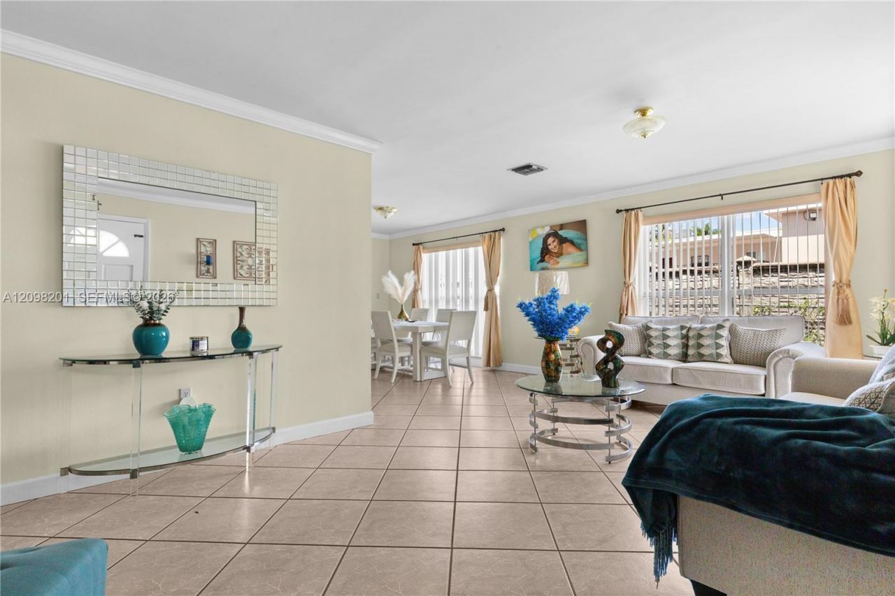 2450 SW 90th Ave , Miami, FL 33165 Photo