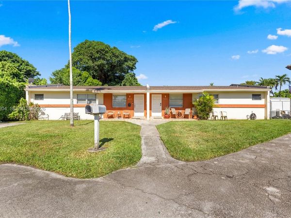 9041 SW 42nd St , Miami, FL 33165