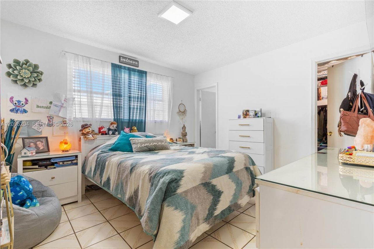 9041 SW 42nd St , Miami, FL 33165 Photo