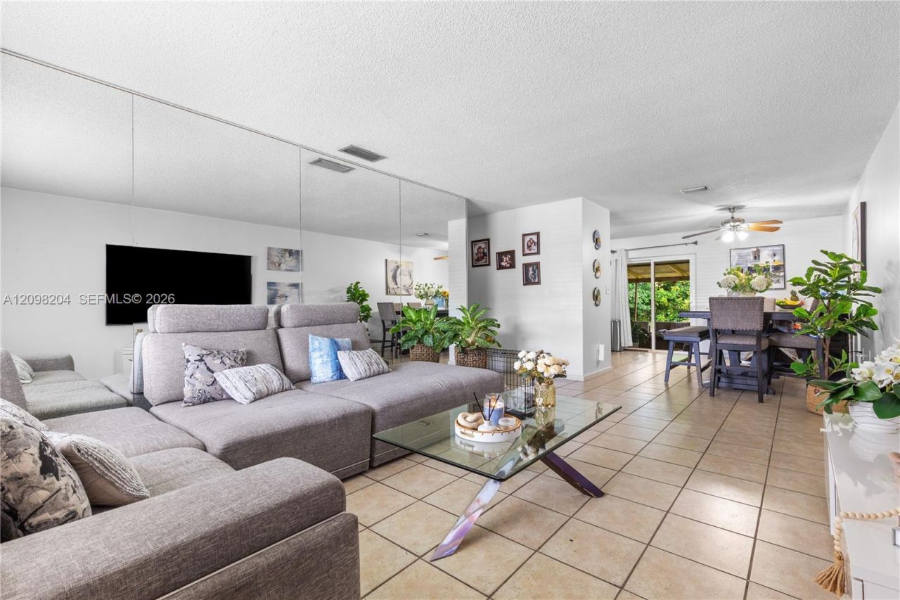 9041 SW 42nd St , Miami, FL 33165 Photo