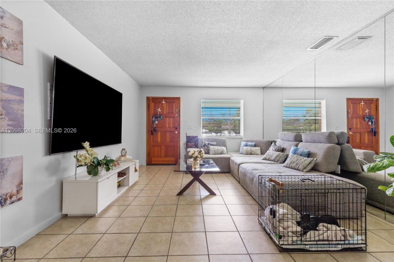 9041 SW 42nd St , Miami, FL 33165 Photo