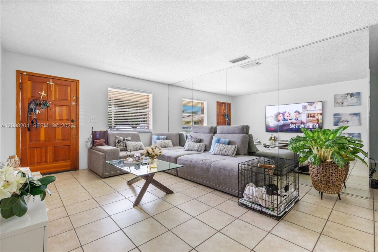 9041 SW 42nd St , Miami, FL 33165 Photo