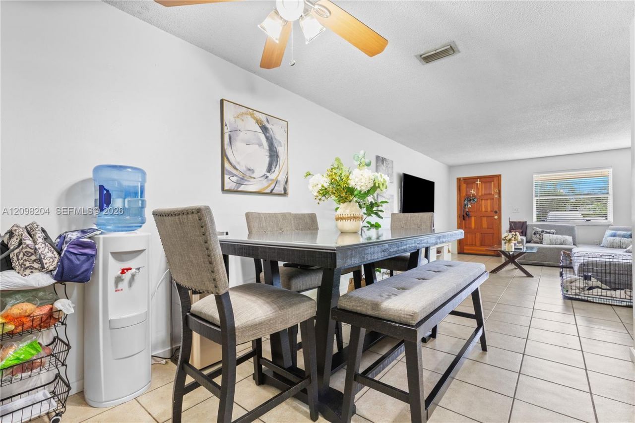 9041 SW 42nd St , Miami, FL 33165 Photo