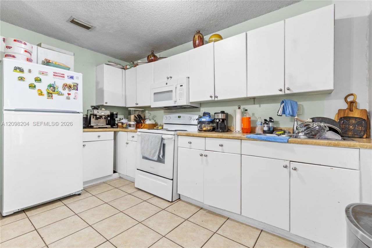 9041 SW 42nd St , Miami, FL 33165 Photo