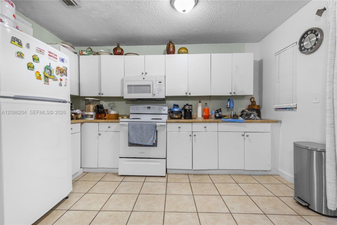9041 SW 42nd St , Miami, FL 33165 Photo