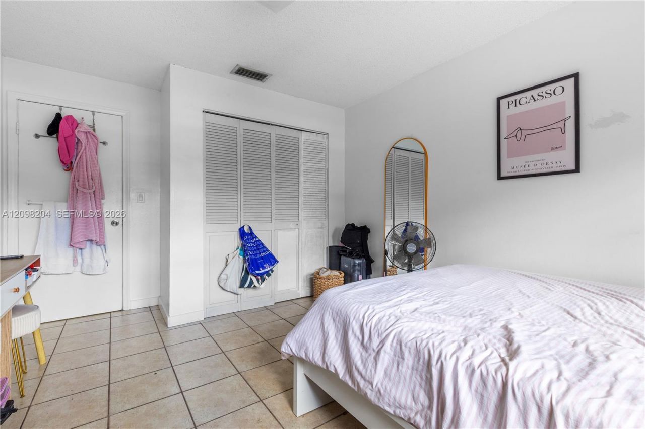 9041 SW 42nd St , Miami, FL 33165 Photo