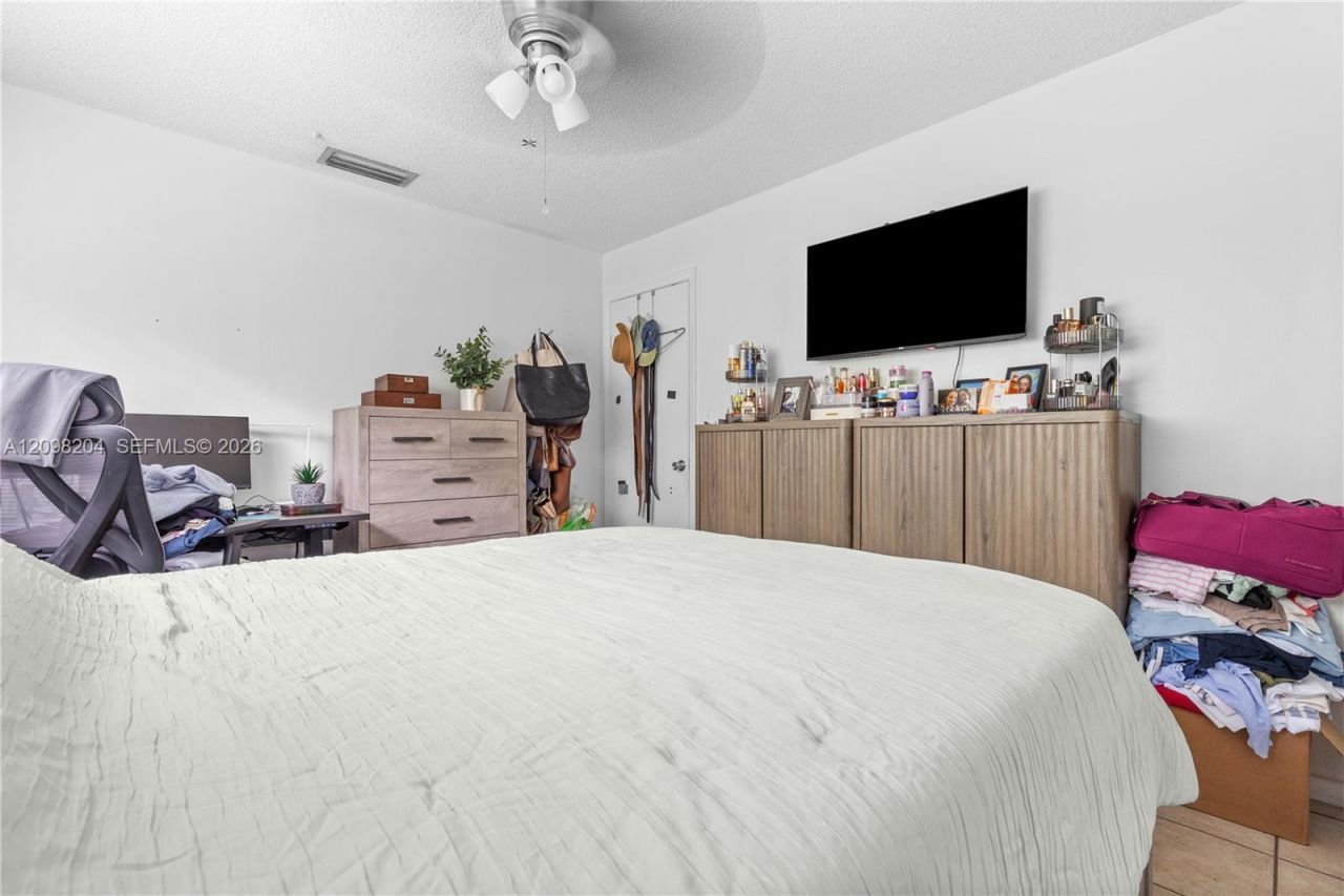 9041 SW 42nd St , Miami, FL 33165 Photo