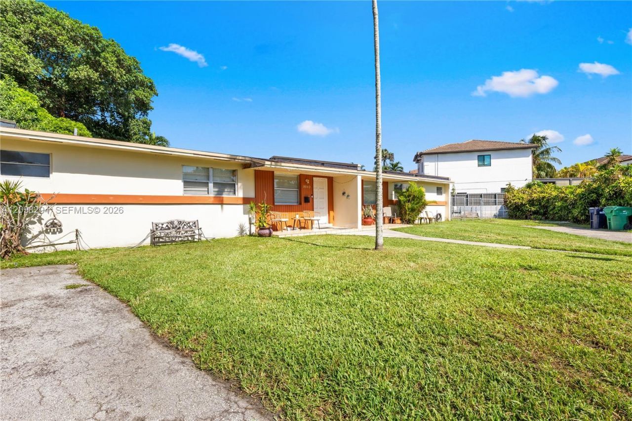 9041 SW 42nd St , Miami, FL 33165 Photo