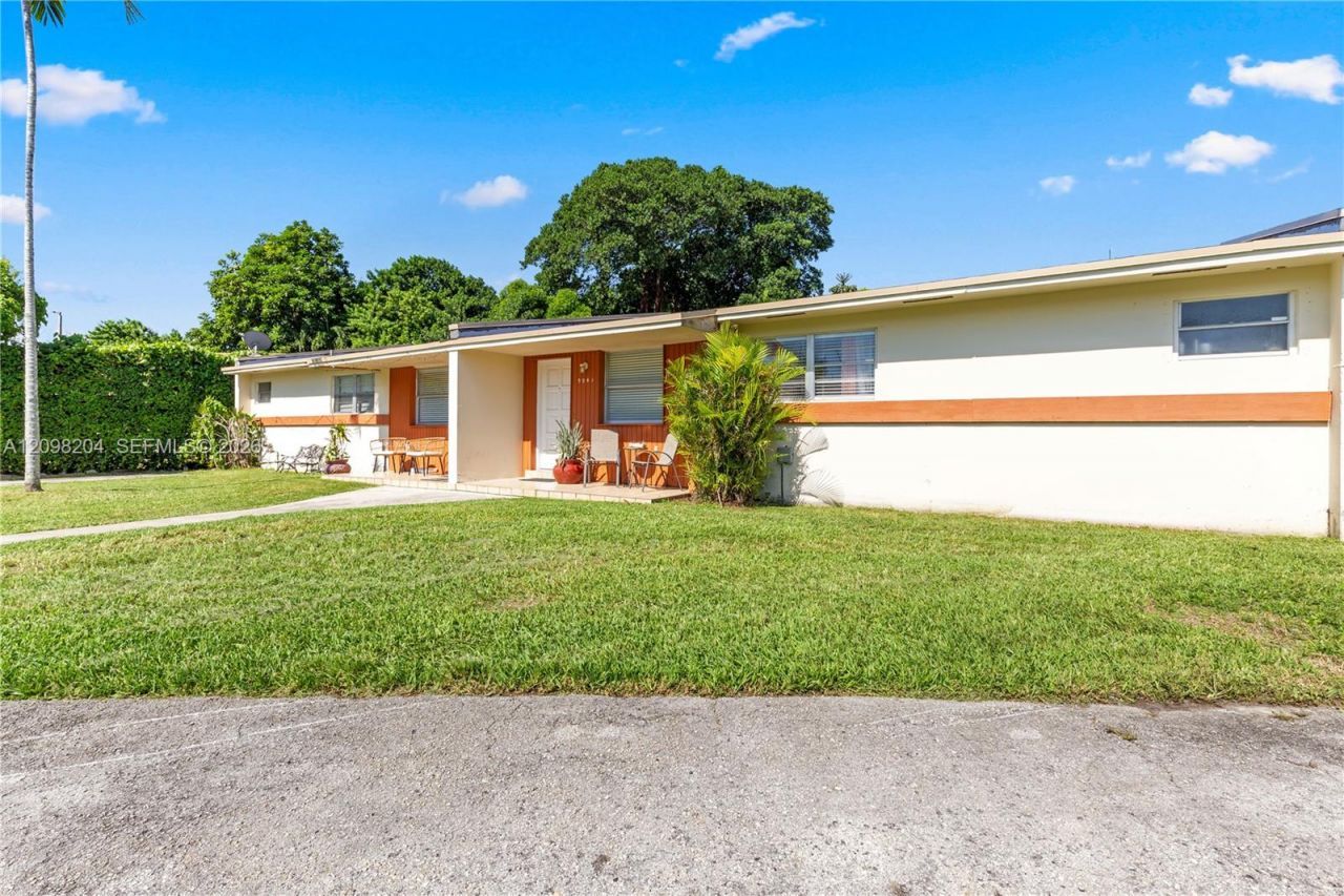 9041 SW 42nd St , Miami, FL 33165 Photo