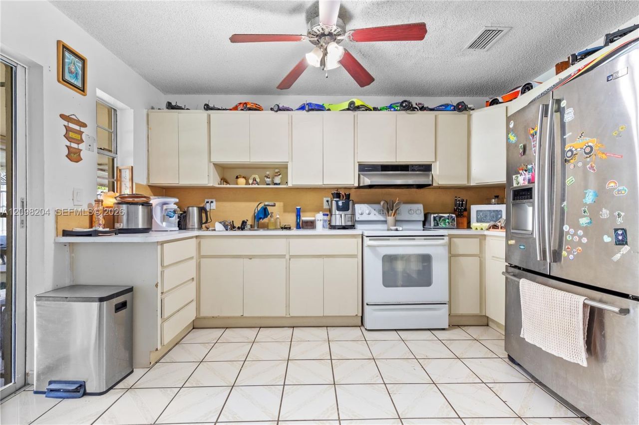 9041 SW 42nd St , Miami, FL 33165 Photo